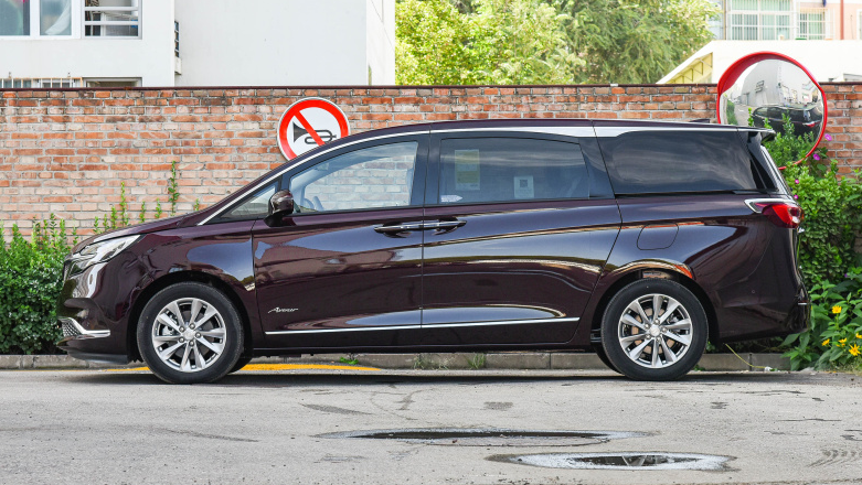 格瑞维亚商务车2023款价格(全款落地39万左右)
